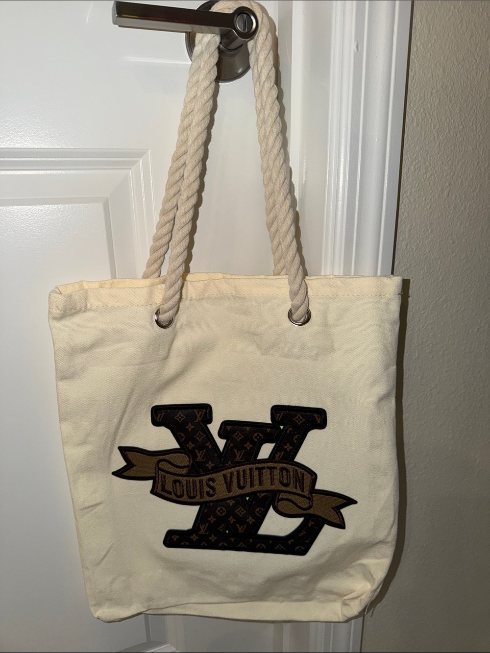 Tote bag with rope handle